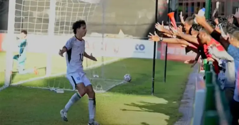 গোল দেয়ার পর রোনান সুলিভানের উচ্ছ্বাস